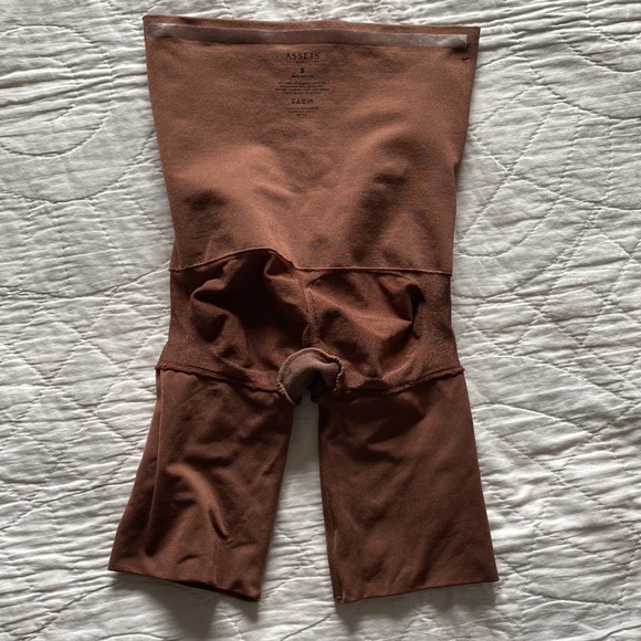 Assets by SPANX High Waist Shapewear - Picture 8 of 9